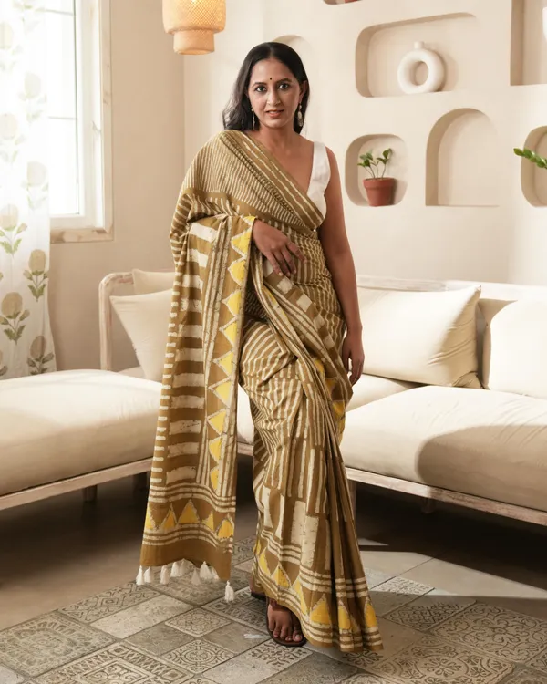 Mustard_Cotton_Silli_Dabu_Print_Mul_Saree_For_Women